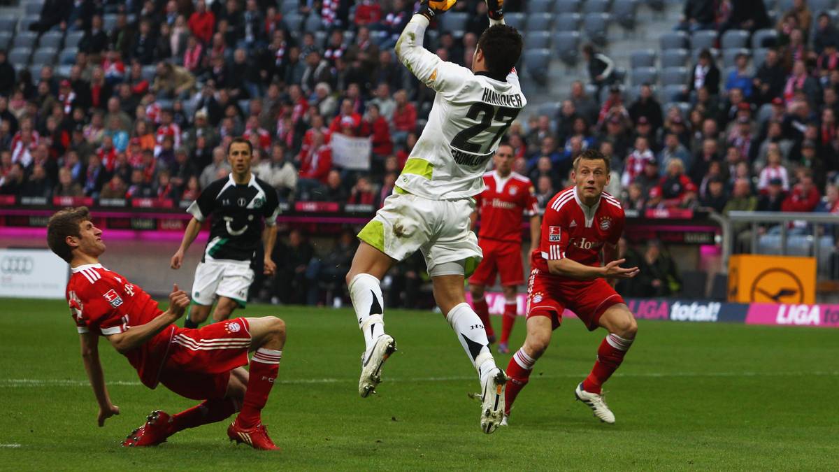 10. Bundesliga-Tor: 16.04.2010 - Sieben Monate nach seinem ersten erzielt der damals 20-Jährige in der Partie gegen Hannover 96 sein zehntes Tor in der deutschen Eliteklasse gegen Hannover 96 - die Münchner bejubeln am Ende einen 7:0-Kantersieg