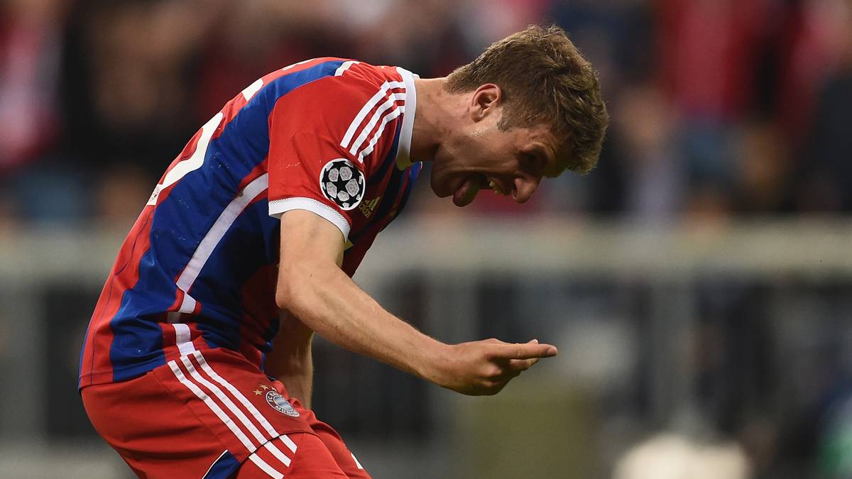 THOMAS MÜLLER: In Porto hatte der emsige Oberbayer noch unter der harten Gangart der Portugiesen zu leiden, diesmal beinahe mit dem 1:0, vergab frei vor Keeper Fabiano die Riesenmöglichkeit nach neun Minuten. Machte es wenig später besser, als er Lewandowski perfekt zum 3:0 auflegte. Grinste, als sein abgefälschter Ball zum 4:0 ins Tor sauste und er sich damit zum erfolgreichsten deutschen Torjäger in der Champions League aufschwang. Vorbereiter auch zum 5:0, wieder war Lewandowski (40.) der Nutznießer. SPORT1-Note: 1