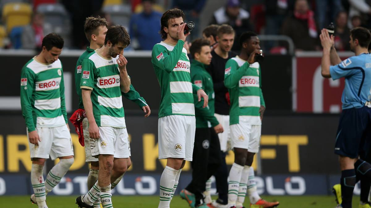 PLATZ 13 - GREUTHER FÜRTH (Saison 2012/13): Das erste und bisher einzige Bundesliga-Abenteuer der Kleeblätter endete in der Saison 2012/13 mit nur 21 Punkten und einem Torverhältnis von -34