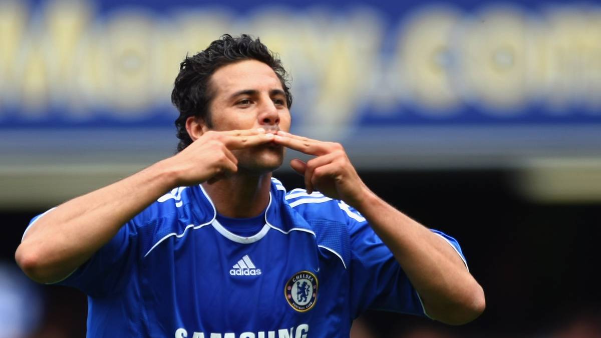 Gleich bei seinem Premier-League-Debüt gegen Birmingham City gelingt ihm sein erstes Tor für die Blues. Im weiteren Saisonverlauf kommt allerdings nur noch eins dazu. Ab Februar wird er nicht mehr berücksichtigt. Das lässt alte Kontakte aufleben