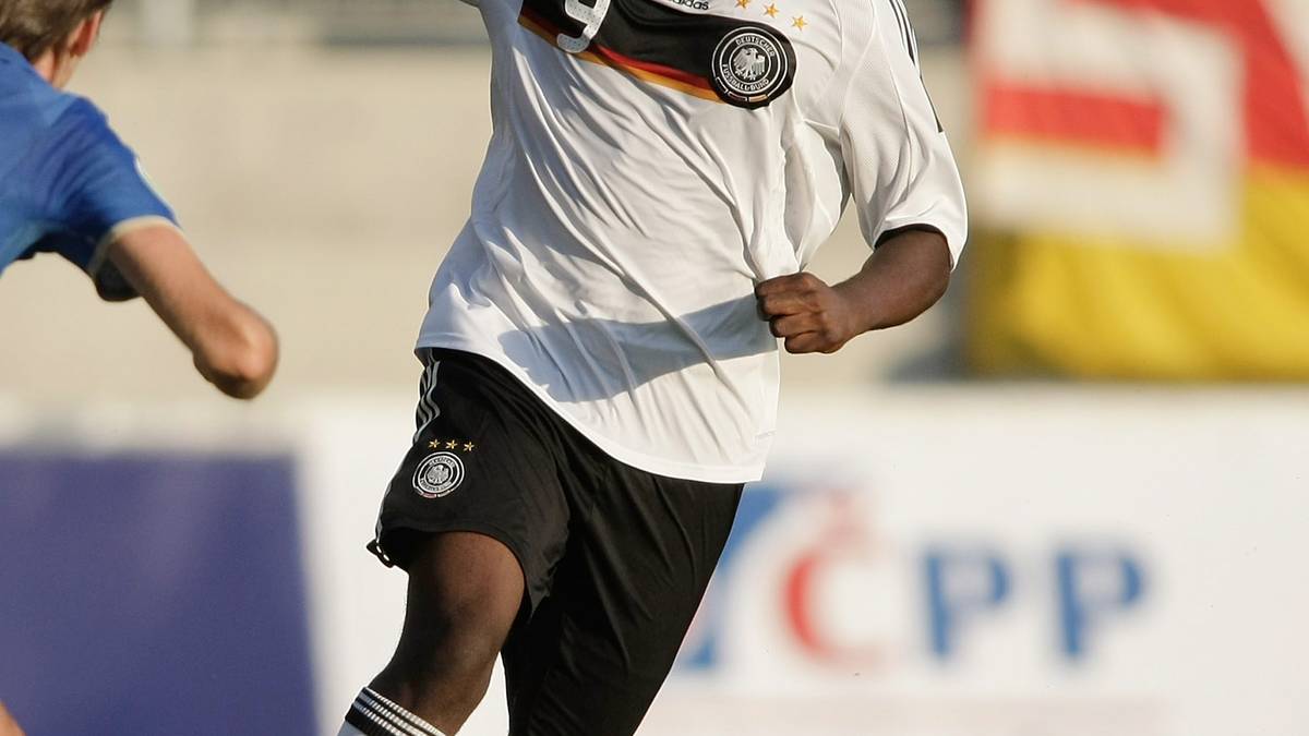 Wenn die Rede auf die wenigen Hoffnungsträger kam, fiel immer der Name Richard Sukuta-Pasu. Der junge Leverkusener hatte 17 Tore in 22 Spielen in der A-Junioren-Bundesliga geschossen und war außerdem U19-Europameister geworden