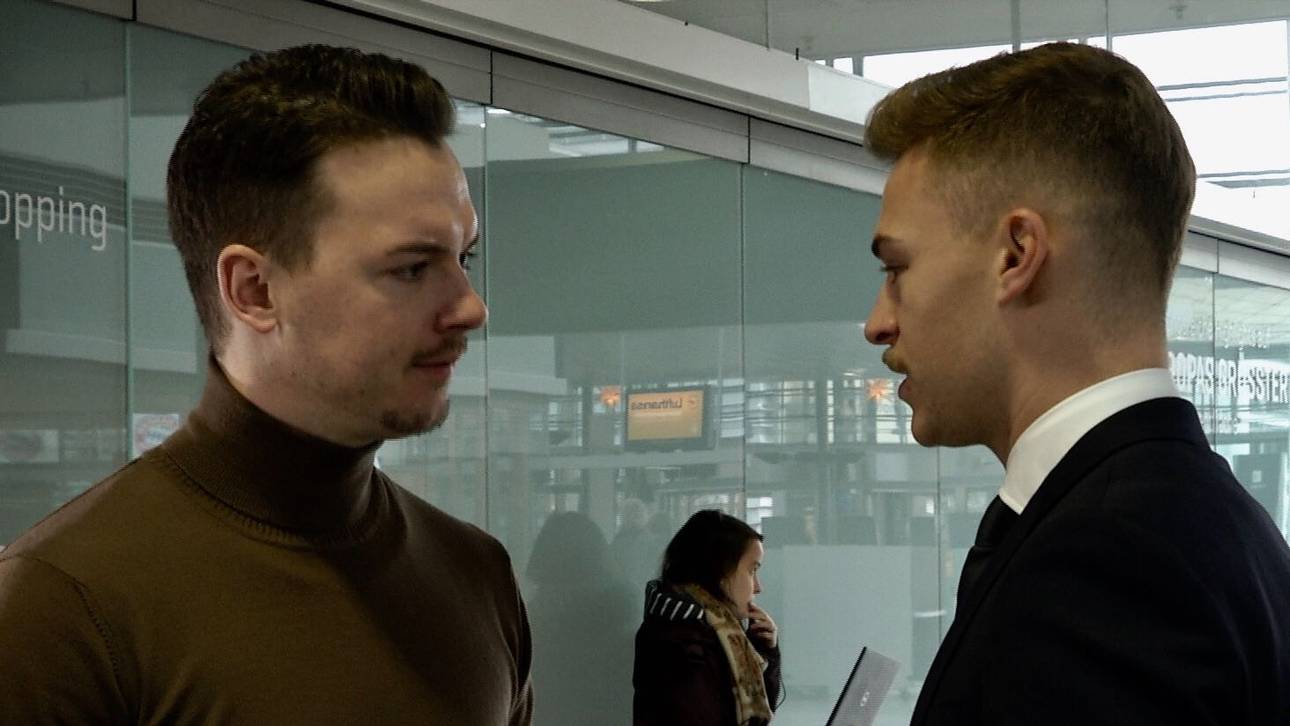 SPORT1-Reporter Florian Plettenberg im Gespräch mit Joshua Kimmich (re.)