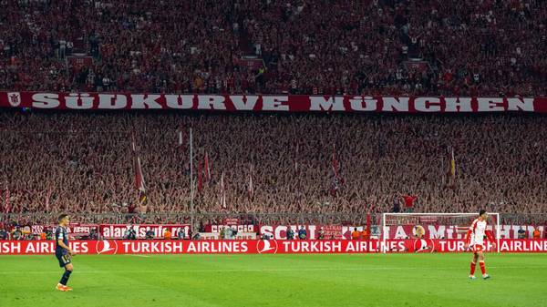 Bayern-Fans machen ihrem Ärger Luft