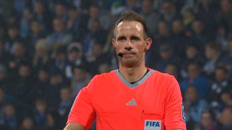 Schiedsrichter Sascha Stegemann übersieht im Spiel gegen Bochum einen klaren Elfmeter für den BVB. Im Nachgang wird er hart kritisiert und sogar bedroht.