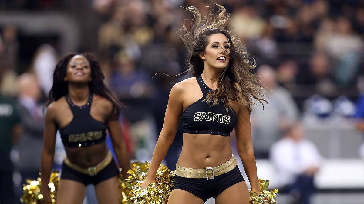 Nicht nur die Cheerleaderinnen der Saints sind mal wieder eine echte Augenweide. Auch das Spiel ist etwas für Football-Genießer