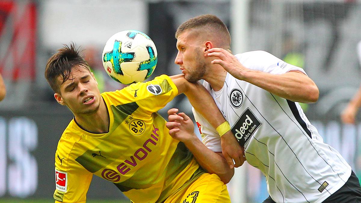 JULIAN WEIGL: Nach langwieriger Verletzung noch nicht wieder das unumstrittene Metronom im Dortmunder Mittelfeld. Tut sich nach eigener Aussage schwer mit den taktischen Vorgaben seines Trainers. Muss im defensiven Mittelfeld deutlich offensiver verteidigen, wirkt dabei nicht so selbstsicher