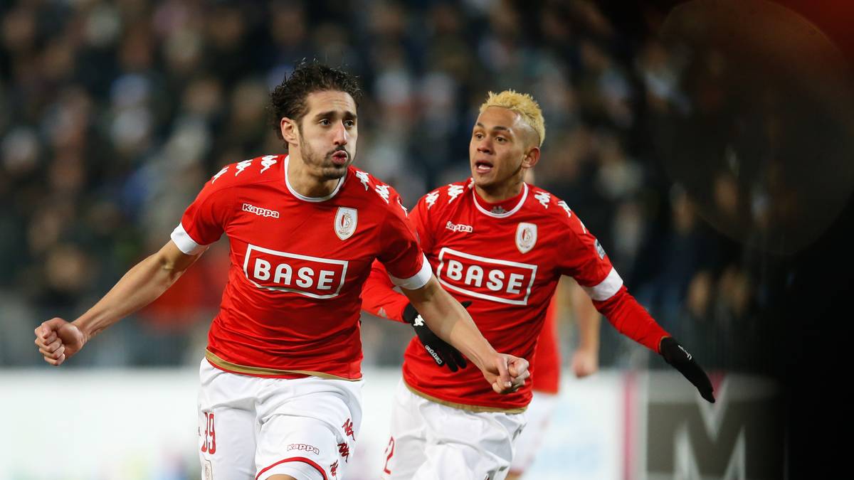 ISHAK BELFODIL (Werder Bremen): Mit der Schlussglocke des Transfermarkts verpflichtet Werder Bremen Ishak Belfodil (l.). Der 25 Jahre alte algerische Nationalspieler kommt von Standard Lüttich und wird zunächst bis Saisonende ausgeliehen. Danach hat Bremen eine Kaufoption