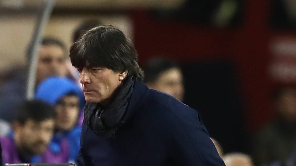 Mit dem Resultat nach 45 Minuten kann Bundestrainer Jogi Löw zufrieden sein, so richtig souverän wirkt die DFB-Elf aber noch nicht
