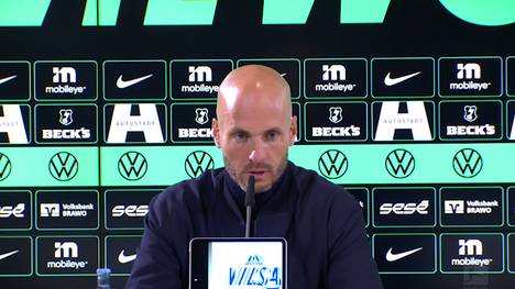 Bei der Pressekonferenz nach dem Spiel VfL Wolfsburg gegen den VfB Stuttgart äußert sich der Wolfsburger Trainer Paul Simonis über das Startelf-Debüt von Christian Eriksen.