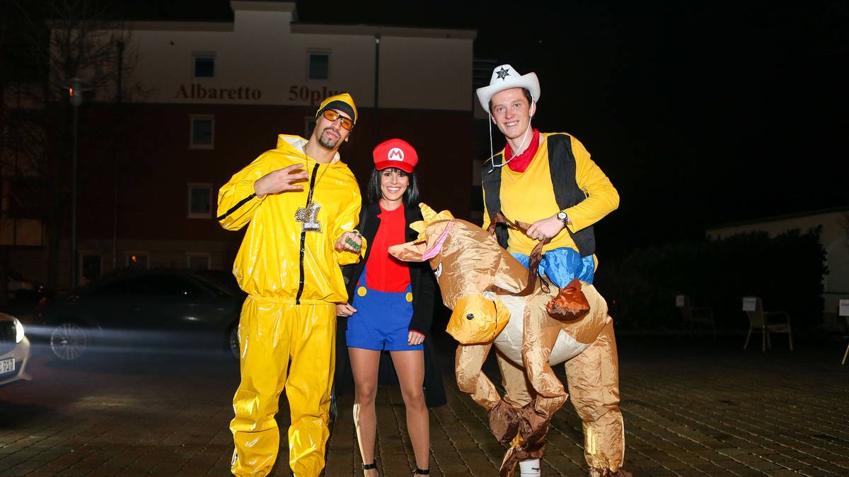 Super Mario in Augsburg! Rani Khediras Freundin Amelia (M.) mit ihrem Schatzi (l.) und Michael Gregoritsch