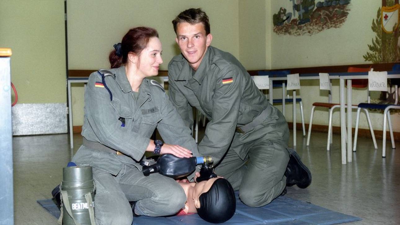 Der junge Dietmar Hamann - wenige Monate zuvor noch bei der Bundeswehr - stand am 15. April 1995 unfreiwillig im Mittelpunkt