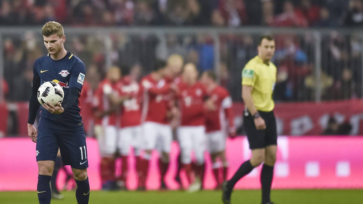 TIMO WERNER (bis 59.): In der ersten Halbzeit einziger Leipziger Lichtblick. Bringt mit seiner Schnelligkeit zumindest hin und wieder Unruhe rein  - so wie in der 4. Minute, als er beinahe zum Assistgeber für Poulsen wird. Seine Auswechslung gegen den kantigen Selke war wohl eher taktisch bedingt. SPORT1-Note: 3