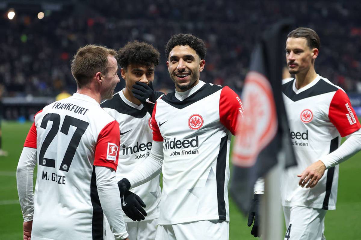 In Frankfurt dreht sich alles um Omar Marmoush - auf dem Transfermarkt, aber auch auf dem Platz. Gegen den SC Freiburg beweist der Eintracht-Stürmer mit drei Scorerpunkten einmal mehr seine Extraklasse.