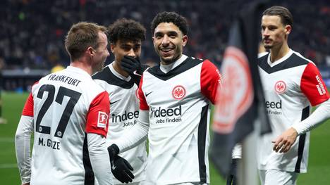 In Frankfurt dreht sich alles um Omar Marmoush - auf dem Transfermarkt, aber auch auf dem Platz. Gegen den SC Freiburg beweist der Eintracht-Stürmer mit drei Scorerpunkten einmal mehr seine Extraklasse.