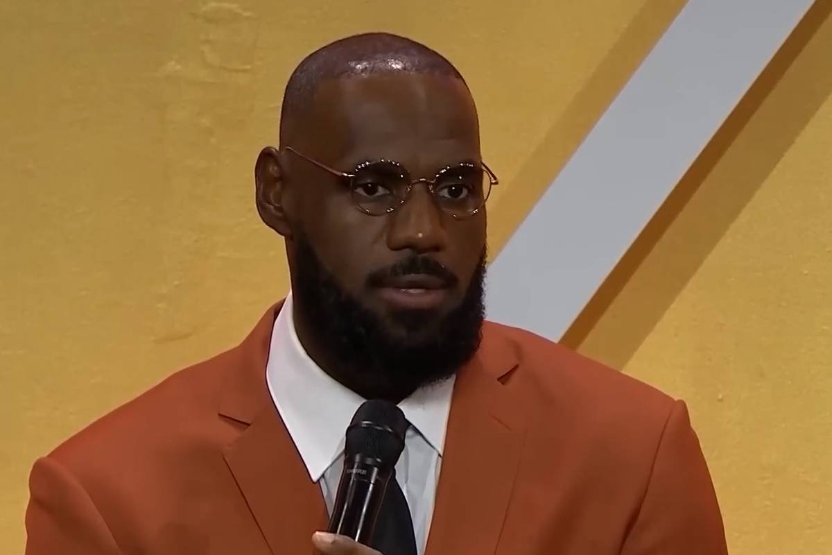 LeBron James spricht über den Einfluss von Kobe Bryant auf das Dream Team der USA bei Olympia 2008 - und darüber, welchen Anteil die Basketball-Legende an der Goldmedaille hatte.
