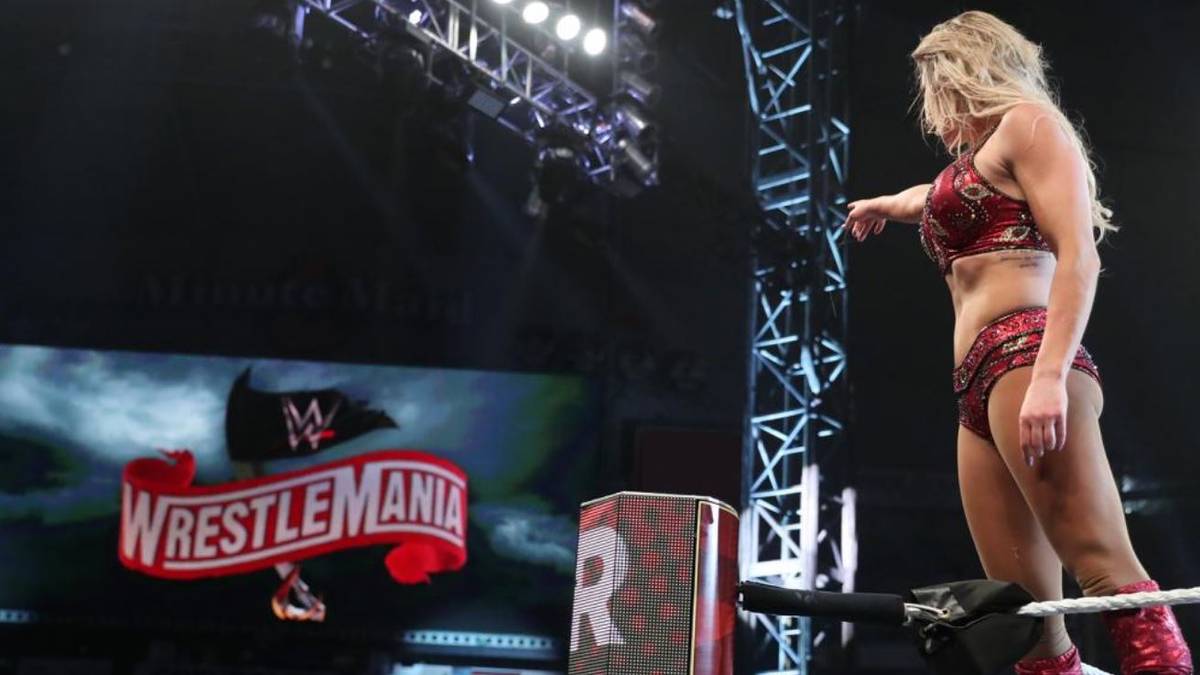 Der Sieg geht an die Tochter von Showkampf-Legende Ric Flair, die sich nun ein Titelmatch bei WrestleMania in 70 Tagen gesichert hat. Ob Charlotte Becky Lynch (RAW) oder Bayley (SmackDown) herausfordert, ließ die "Queen" noch offen. Zunächst soll ihr erster Rumble-Triumph genossen werden