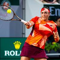 Die Tunesierin steht nach ihrem Sieg erstmals im Viertelfinale der French Open. Zuvor gelang ihr das bereits in Melbourne, Wimbledon und New York.