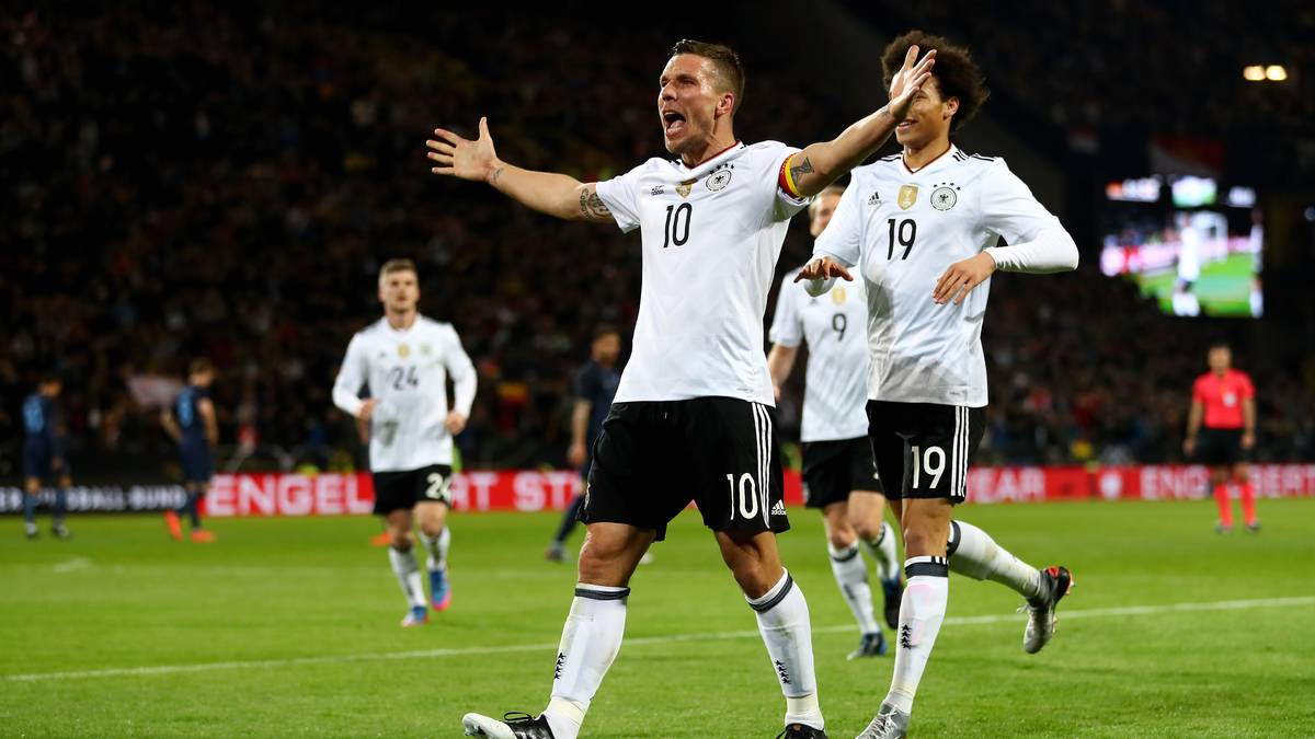 Die Begegnung ist gleichzeitig das letzte Länderspiel und der DFB-Abschied von Lukas Podolski. Der "Kölsche Jung" krönt seinen Abgang mit einem linken Hammer zum 1:0-Endstand  