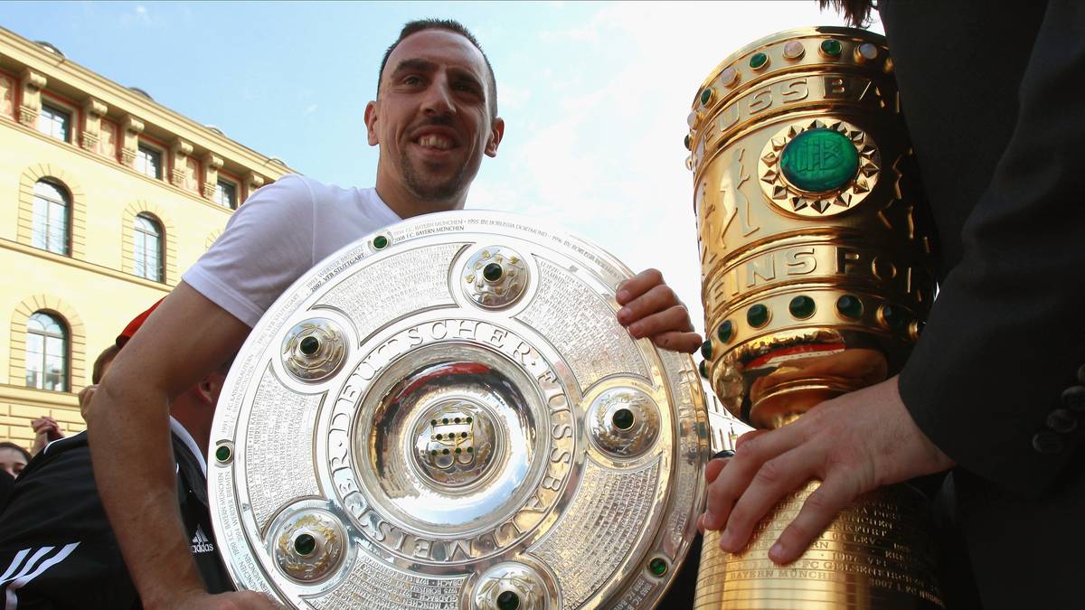 PLATZ 16: FRANCK RIBÉRY - Wirbelte Bayern ab 2007 aus einem schöpferischen Tief, entscheidender Baustein bei neun deutschen Meisterschaften und der Triple-Saison 2013 - in der er über sich hinauswuchs und zu Recht vor Messi und Ronaldo als Europas Fußballer des Jahres ausgezeichnet wurde