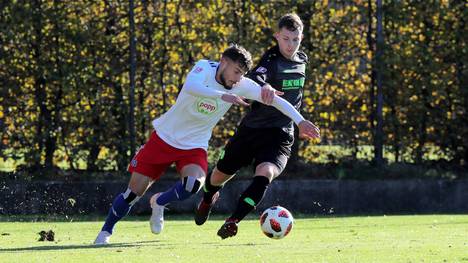 Bundesliga: Luca Beckenbauer trainiert bei Profis von Hannover 96 , Luca Beckenbauer (rechts) ist derzeit U19-Kapitän bei Hannover 96