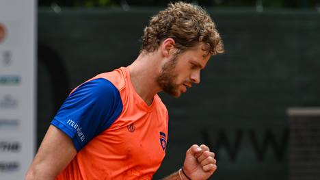 Die deutsche Davis-Cup-Auswahl überzeugt in der Gruppenphase und gewinnt auch ihr zweites Spiel glatt mit 3:0. Schon am Freitag könnte der Einzug in die Finalrunde feststehen.