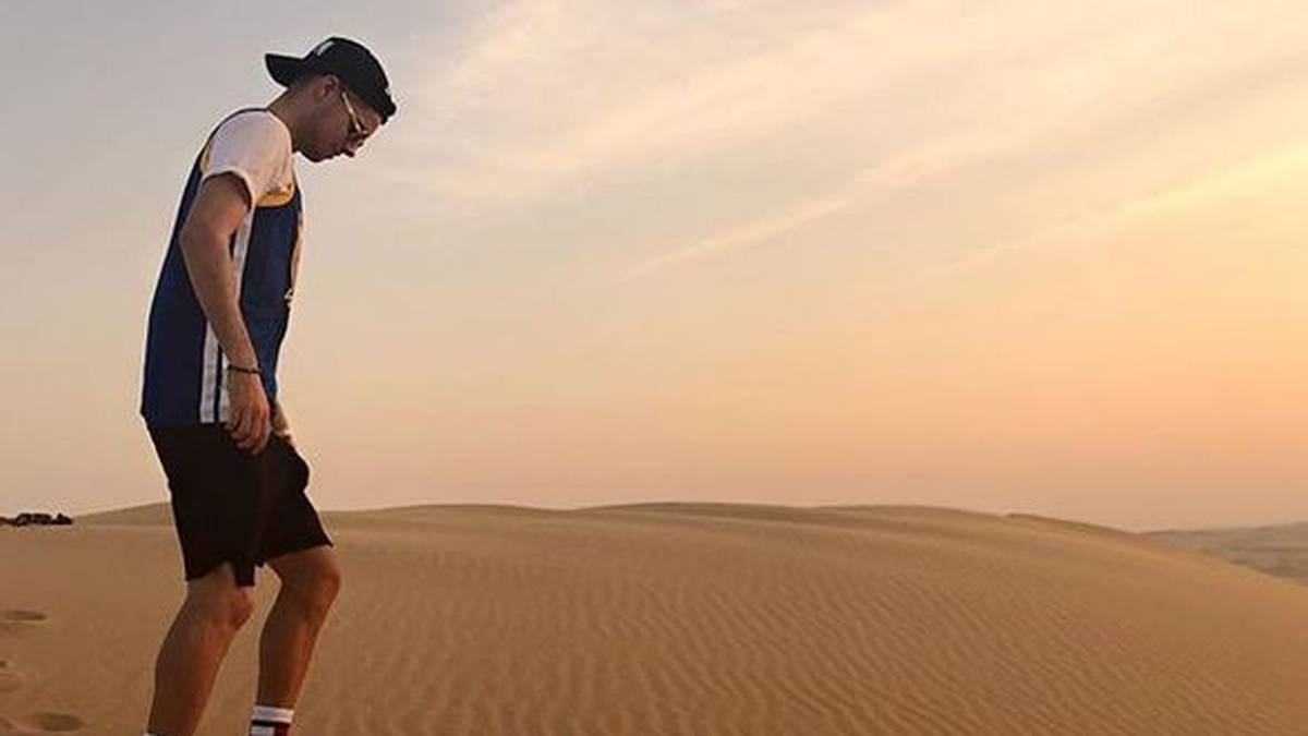 Es ist...: Mittelfelfdspieler Julian Weigl, der sich wie viele andere seiner Fußballer-Kollegen derzeit in Dubai aufhält