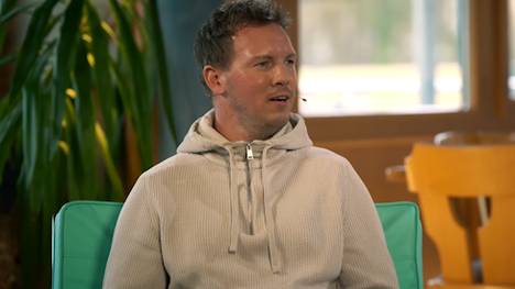 Julian Nagelsmann spricht über die Soft Skills der DFB-Nationalspieler. Dabei hebt er insbesondere Deniz Undav, Pascal Groß und Waldemar Anton hervor. 