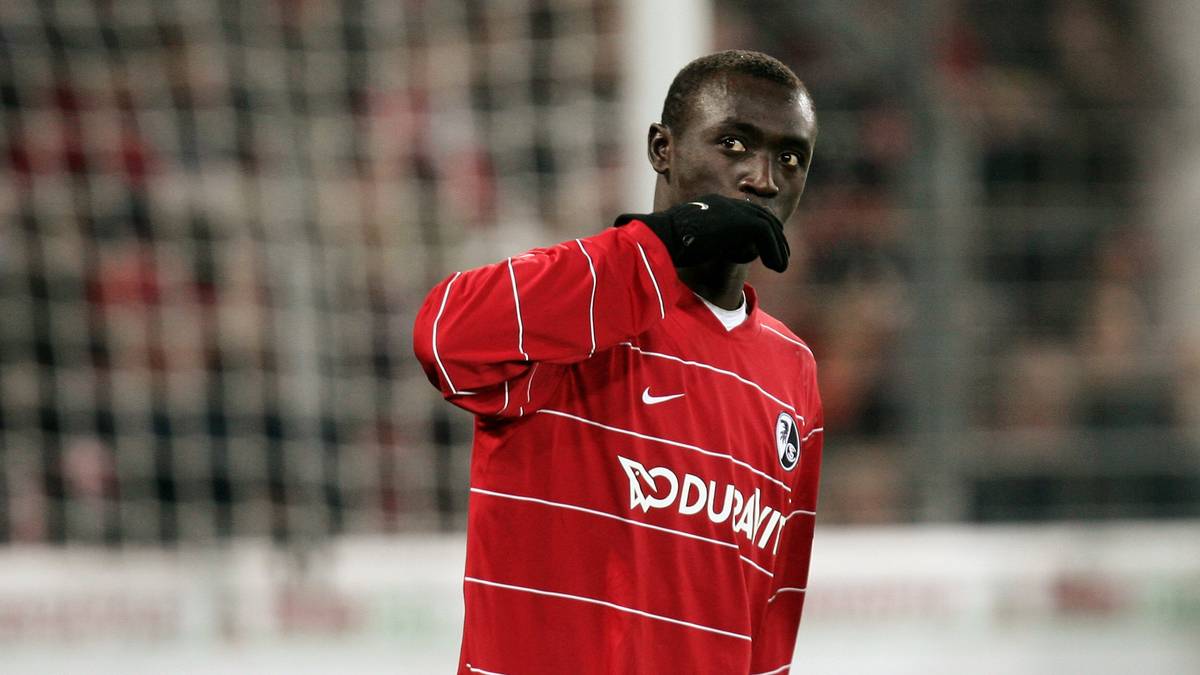 PLATZ 23 - PAPISS DEMBA CISSE: Als echter Glücksgriff erweist sich auch dieser Freiburger Winterneuzugang im Jahr 2010. Für 1,5 Millionen Euro kommt Cisse vom FC Metz, schießt für den Sport-Club in 67 Spielen 39 Tore und wird zwei Jahre später für zwölf Millionen Euro an Newcastle United weitergegeben