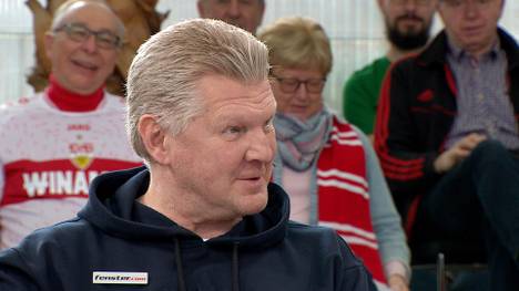 Im STAHLWERK Doppelpass witzelt Stefan Effenberg über die neue Schiedsrichter-Kamera.