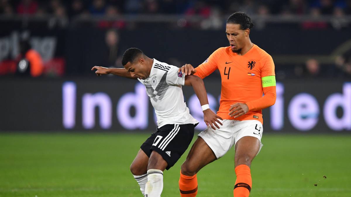 VIRGIL VAN DIJK: Nicht so souverän, wie man es von dem Turm in der Oranje-Abwehr gewohnt ist. Ließ Serge Gnabry vor dem 0:2 schießen, war da nicht energisch genug. Einige Fehler im Spielaufbau, auch nach vorne nicht so kopfballstark wie gewohnt. In der zweiten Halbzeit stabiler, konnte den Siegtreffer jedoch auch nicht verhindern. SPORT1-Note: 4