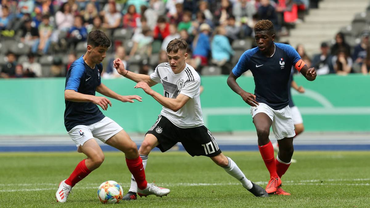 Florian Wirtz in einem U16-Länderspiel gegen Frankreich