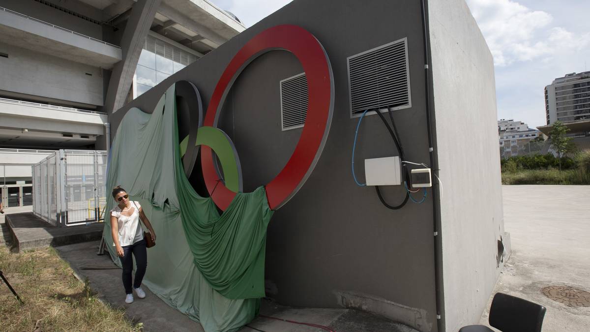 Der Lack ist längst ab beim legendären Stadion Maracana in Rio de Janeiro. Für die Fußball-WM 2014 wurde es für 500 Millionen Dollar renoviert