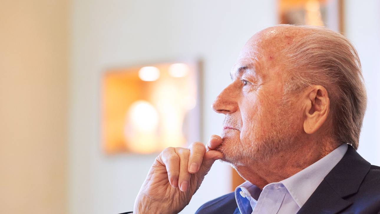 WM in Katar: Blatter befragt