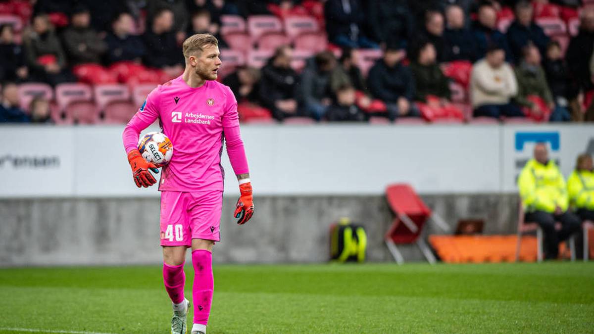 Nico Mantl (Torwart, 12) ist 23 Jahre alt und spielt beim dänischen Aalborg BK. Bis jetzt machte er vier U21-Länderspiele