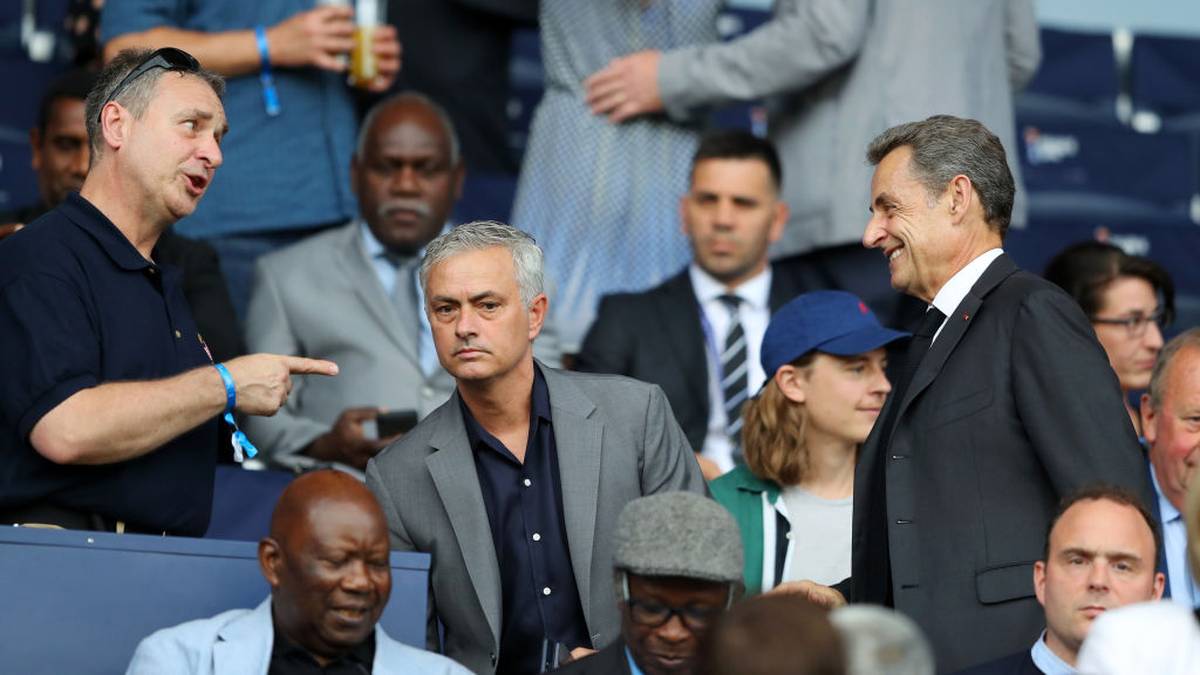 Elf Monate lang war er nach seiner Entlassung bei Manchester United von der großen Fußball-Bühne verschwunden. Jetzt ist "The Special One" José Mourinho wieder zurück und heuert bei Tottenham Hotspur an, wo er nach der Trennung von Mauricio Pochettino einen Vertrag bis 2023 erhält