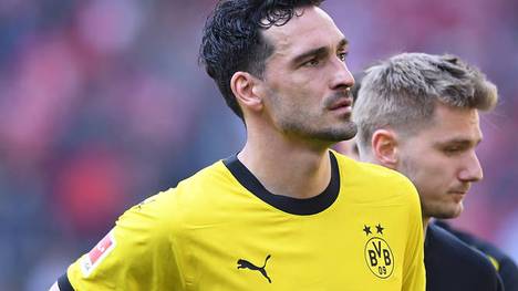 In sozialen Medien gerät Mats Hummels in Bedrängnis. Grund dafür ist ein Buch, das in einer seiner Instagram-Stories zu sehen ist. Jetzt äußert sich der BVB-Star mit einer Erklärung.