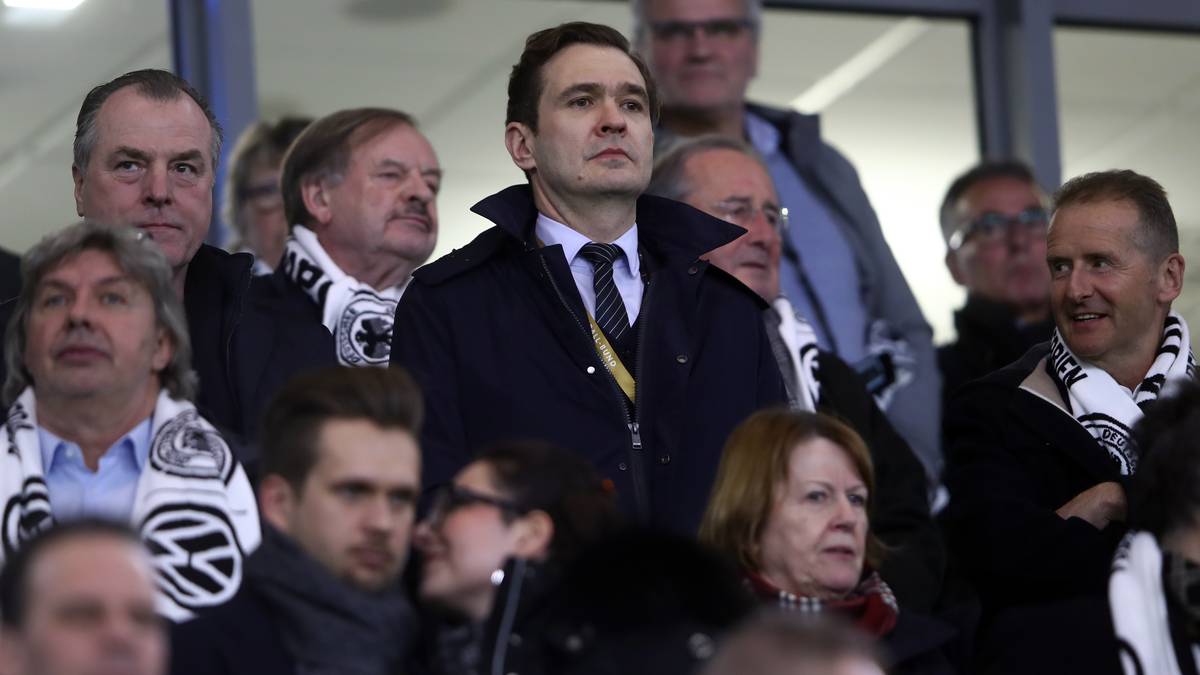 MÖGLICHE KANDIDATEN - FRIEDRICH CURTIUS (M.): Auch Grindels Vorgänger Wolfgang Niersbach stieg vom Generalsekretär zum DFB-Boss auf. Der 43-jährige Curtius gilt als ambitioniert und hat eine klare Vorstellung von der Zukunft des Verbandes. Dass er im Präsidium sitzt, erscheint nicht als Ausschlusskriterium - obwohl der DFB laut Interimsboss Rainer Koch einen Kandidaten außerhalb des Gremiums sucht