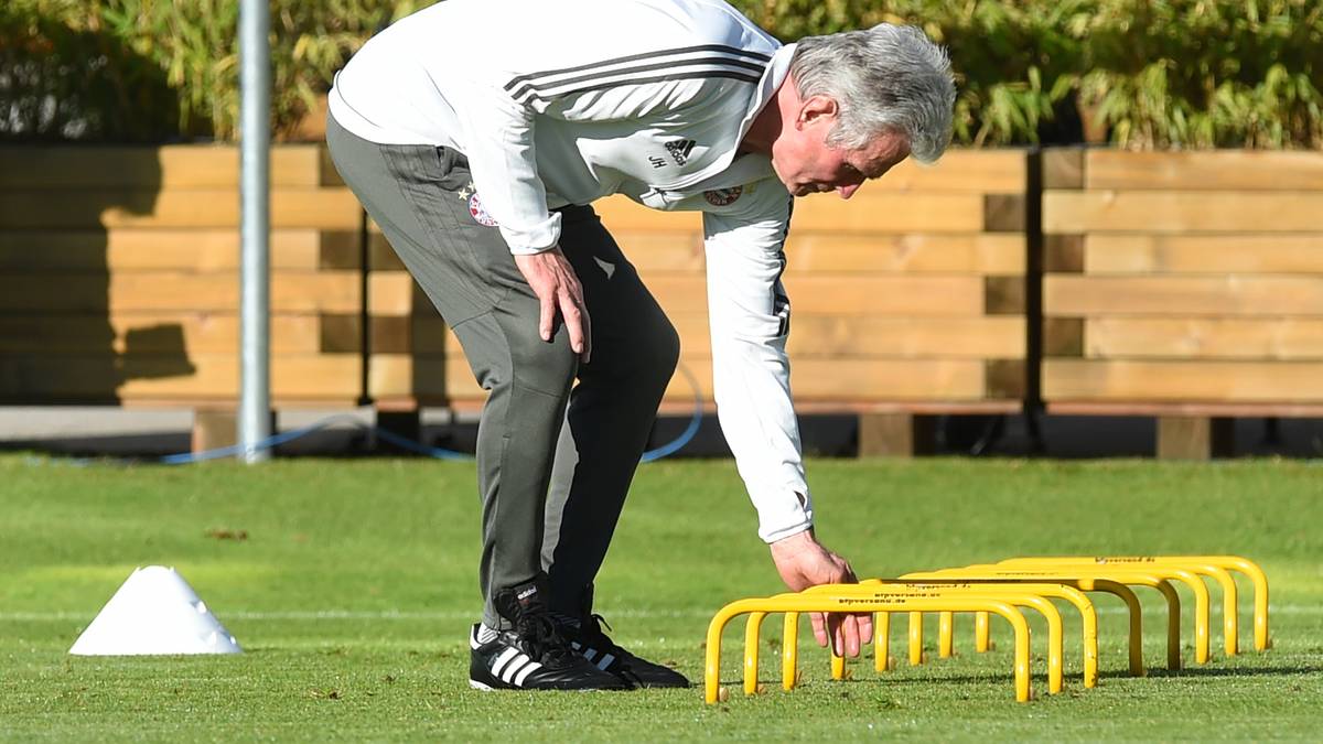 Besonderen Wert legt Heynckes von Beginn an aufs Training und absolviert ein deutlich höheres Pensum als unter seinem Vorgänger Carlo Ancelotti, der dafür vor seinem Rauswurf deutlich in der Kritik stand