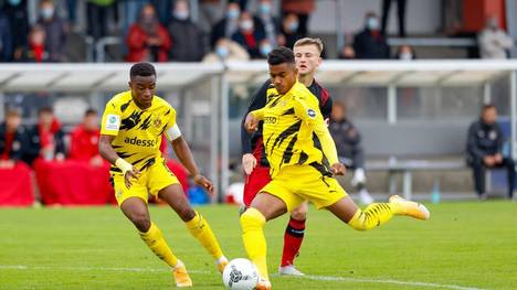 Ansgar Knauff steht als nächstes BVB-Juwel in den Startlöchern. Nach seinem Champions-League-Debüt spricht der Youngster über den Schritt in den Profibereich.
