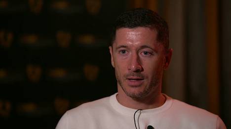Im Interview spricht Robert Lewandowski über Kylian Mbappé und Erling Haaland. Er ist voll des Lobes für die beiden Youngster, sieht aber auch Gefahren in deren Spielstil.
