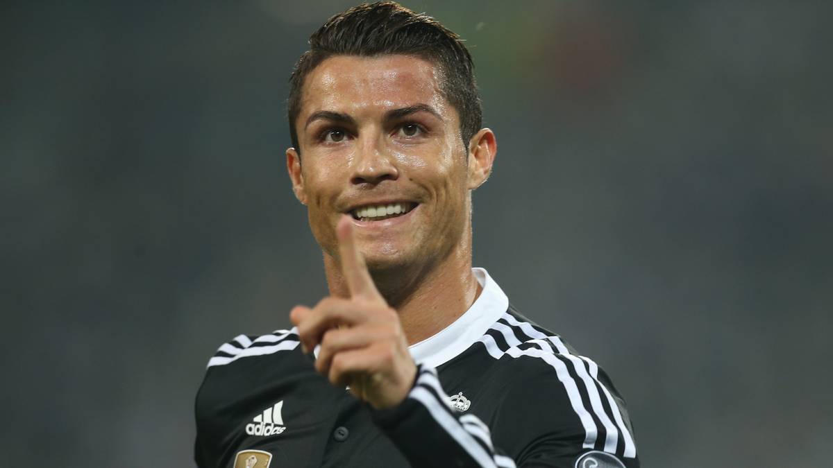 Noch besser ist die Quote von Ronaldo. In seinen 660 Pflichtspielen erzielte der Madrilene 502 Treffer und kommt damit im Schnitt auf 0,76 Tore pro Partie. Bei Reals 3:0-Sieg gegen Levante erzielte der Superstar zuletzt sein 324. Tor für die Königlichen und überholte damit den bisherigen Spitzenreiter Raul