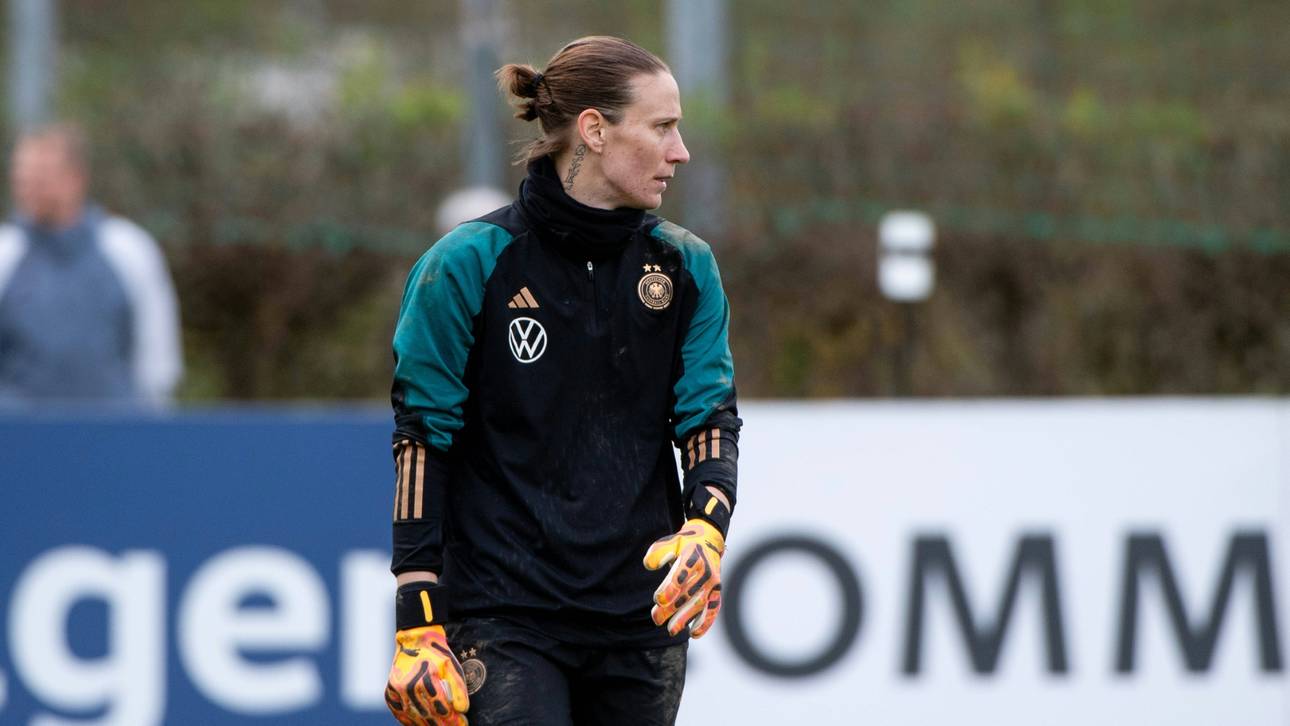 DFB-Frauen mit Torwartwechsel