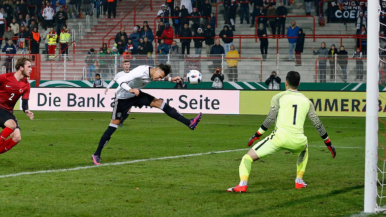 U21 siegt trotz Selkes Blackout