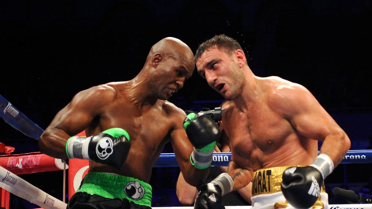 KARO MURAT (31 Siege - 3 Niederlagen - 1 Unentschieden, 20 K.o.-Siege) VS. Travis Reeves (15 Siege - 2 Niederlagen - 2 Unentschieden, 7 K.o.-Siege): Gegen den US-Amerikaner bietet sich Halbschwergewichtler Murat (r.) eine große Chance