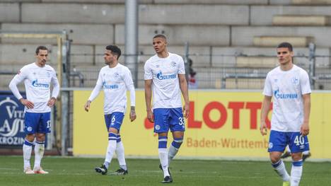 Die sichtlich enttäuschten Schalker sind so gut wie abgestiegen