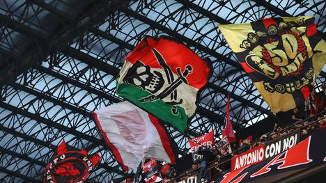 Wegen Mussolini-Banner: Neun Lazio-Ultras mit Stadionverboten belegt, Anhänger von Lazio Rom sorgten gegen Milan für einen Eklat