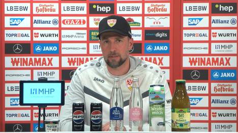 Durch die jüngste Ergebnisflaute des VfB Stuttgart, sind Spieler wie Ermedin Demirovic dem Hass von Fremden auf sozialen Medien ausgesetzt. Auch ein Thema für Trainer Sebastian Hoeneß, der klare Worte findet.