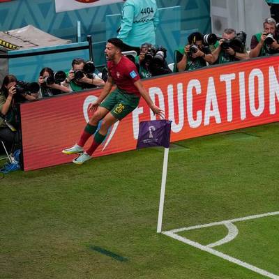 Bei der WM 2022 geht im Achtelfinale der Stern von Goncalo Ramos auf. Der Stürmer von Benfica Lissabon stahl sogar Portugals Superstar Cristiano Ronaldo die Show. SPORT1 stellt den potentiellen Nachfolger von CR7 vor.