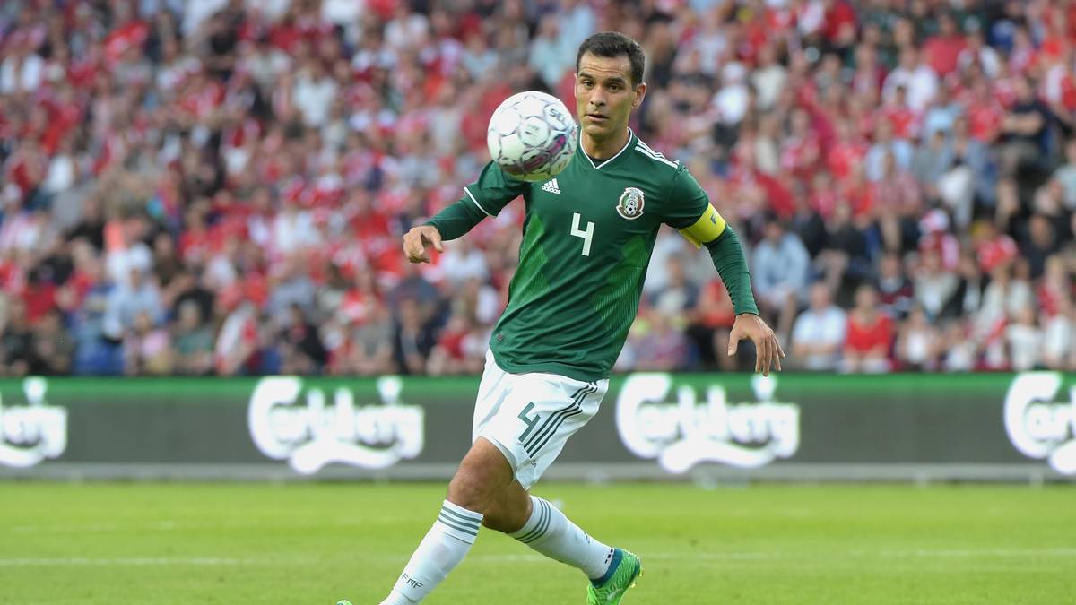 200 - der 736 insgesamt nominierten Spieler waren bereits bei mindestens einer WM dabei. Einer spielte sogar 2002 in Südkorea und Japan schon, der Mexikaner Rafael Marquez wird damit zum erst vierten Spieler, der an fünf WM-Endrunden teilgenommen hat