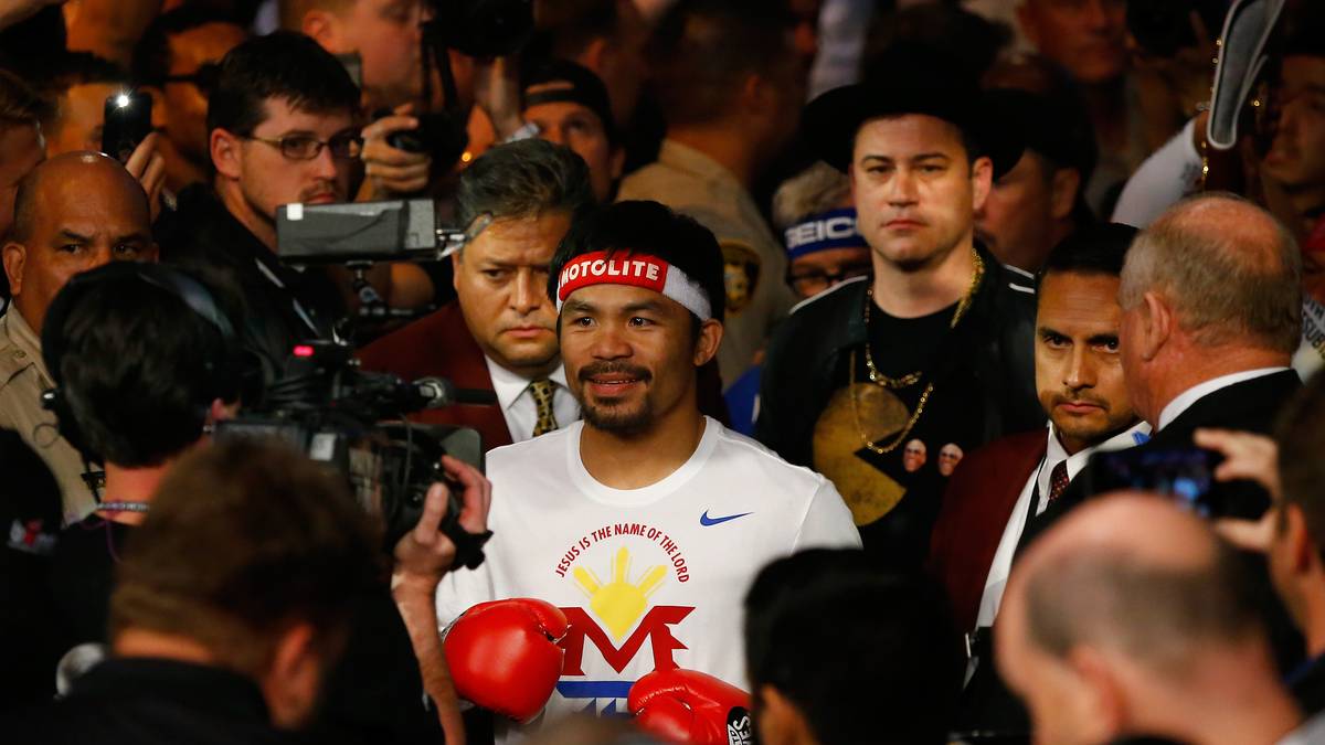 Und hier kommen die beiden Weltmeister: Manny Pacquiao, WBO-Champion und Dritter der Pound-for-Pound-Rangliste der weltbesten Boxer